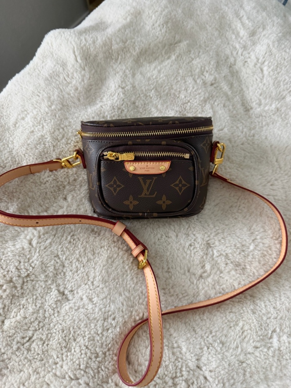 Compact Dark Brown Leather Crossbody Bag with Gold Hardware - Picture 2 of 8